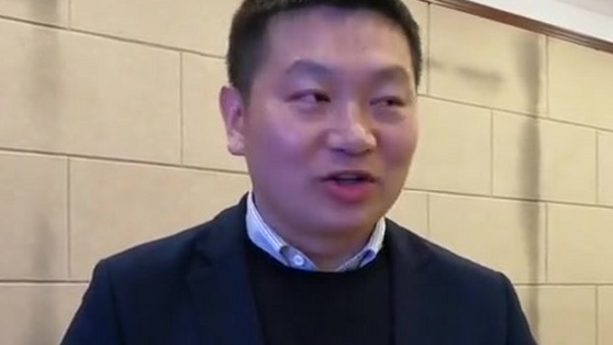 【999999元!查干湖冬捕拍出天价头鱼,竞拍者:无论价格多高都要拍下】12月28日,吉林